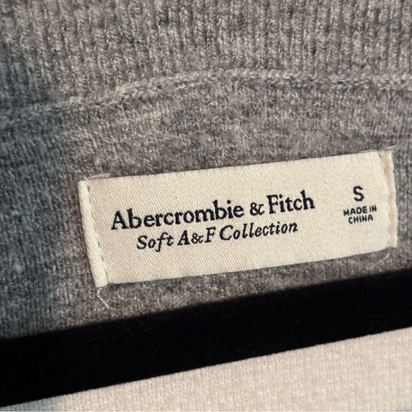 Abercrombie & Fitch Soft Collection Gray White Stripe Oversized Sweater Sz S - Picture 5 of 6